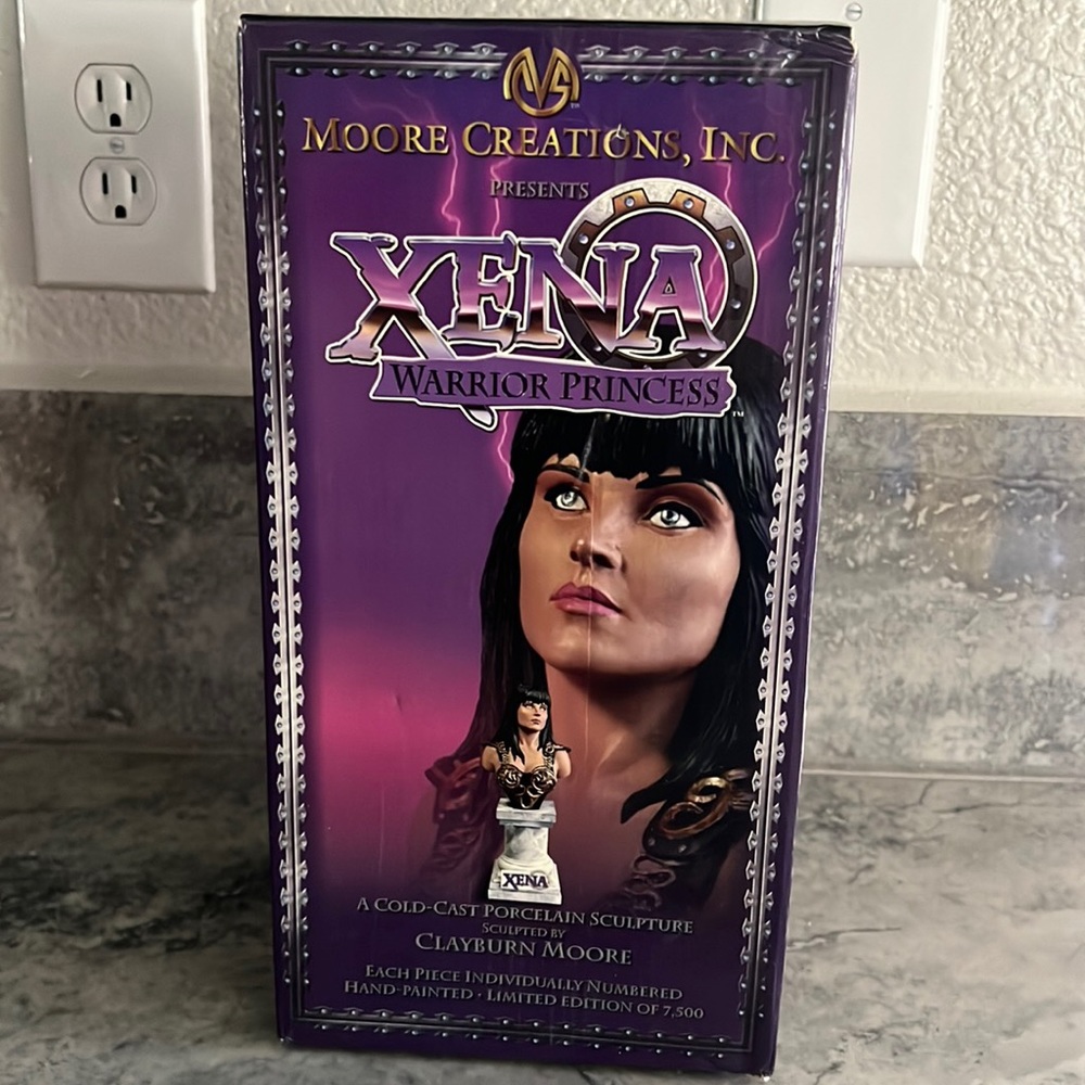 NIB XENA COLD CAST PORCELAIN STATUE - Picture 3 of 9